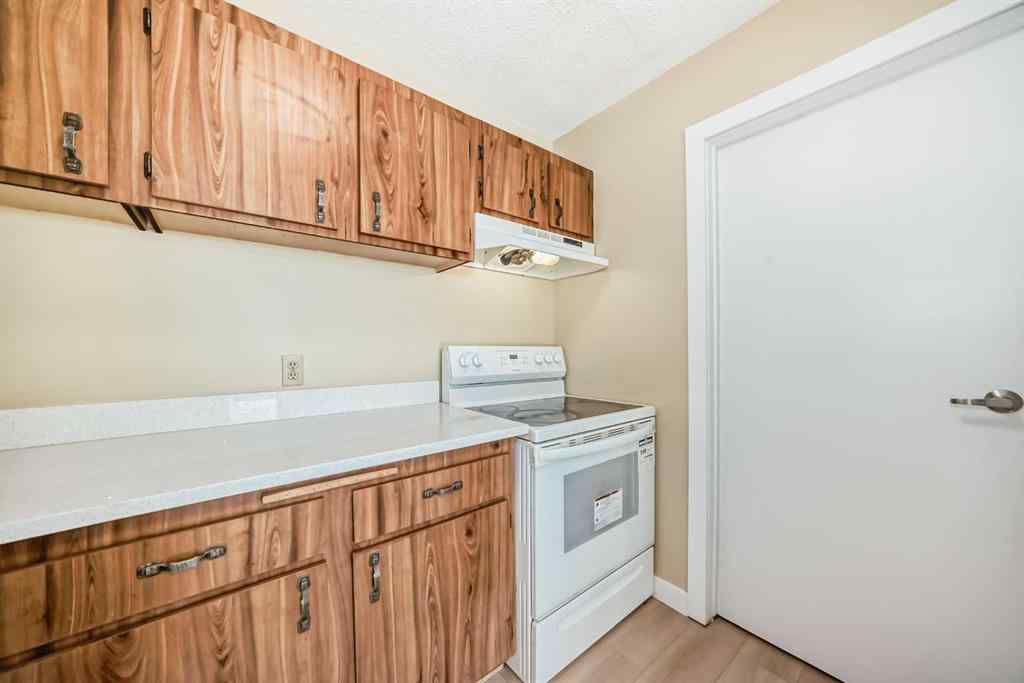 MLS® A2253759 - Unit #10 2511 38 Street NE in Rundle Calgary, Residential