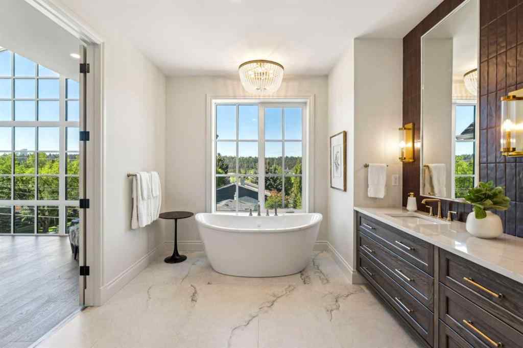 MLS® A2253786 - 3708 8 Avenue NW in Parkdale Calgary, Residential