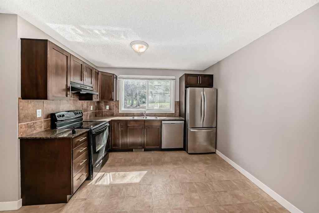 MLS® A2253789 - Unit #12 275 Columbia Boulevard W in Varsity Village Lethbridge, Residential