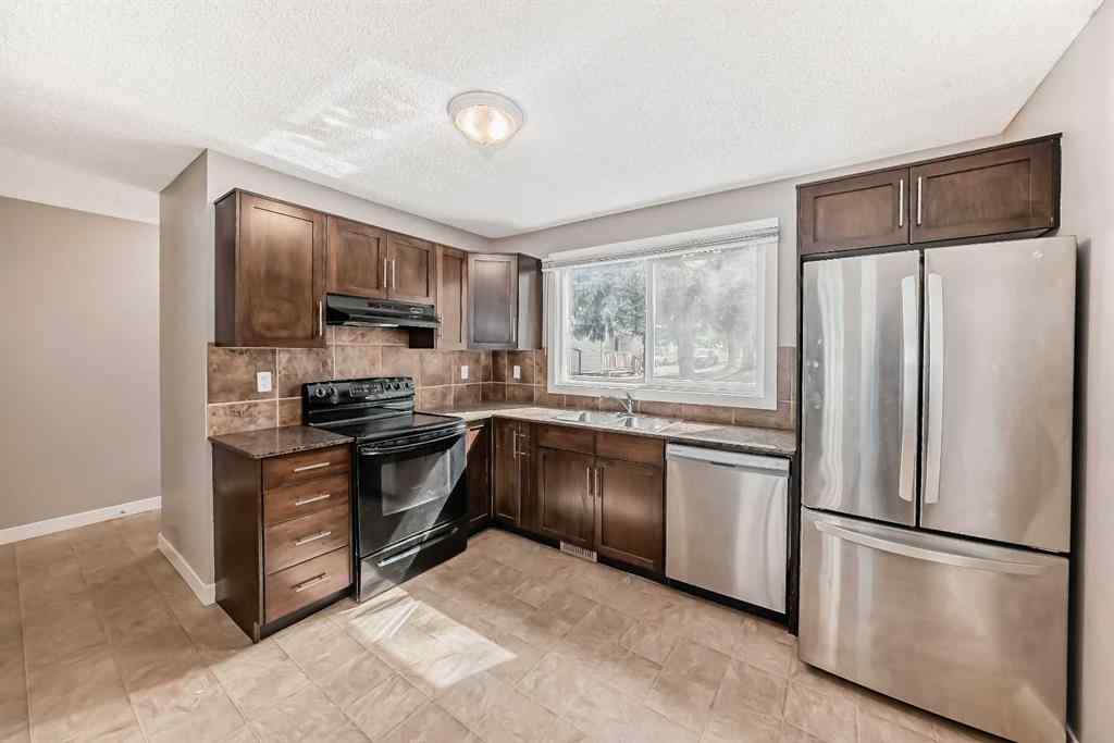 MLS® A2253789 - Unit #12 275 Columbia Boulevard W in Varsity Village Lethbridge, Residential