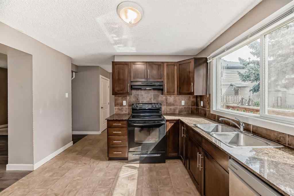 MLS® A2253789 - Unit #12 275 Columbia Boulevard W in Varsity Village Lethbridge, Residential