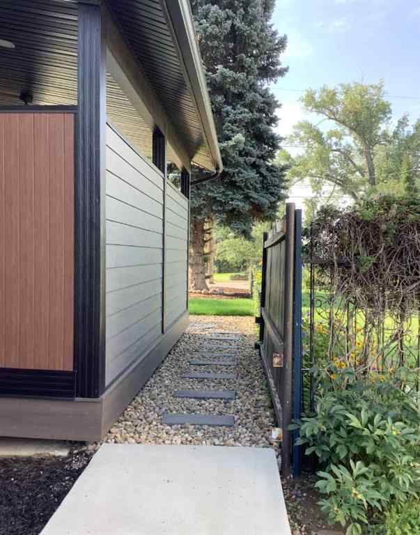 MLS® A2253794 - 227 12 Street SE in SE Hill Medicine Hat, Residential