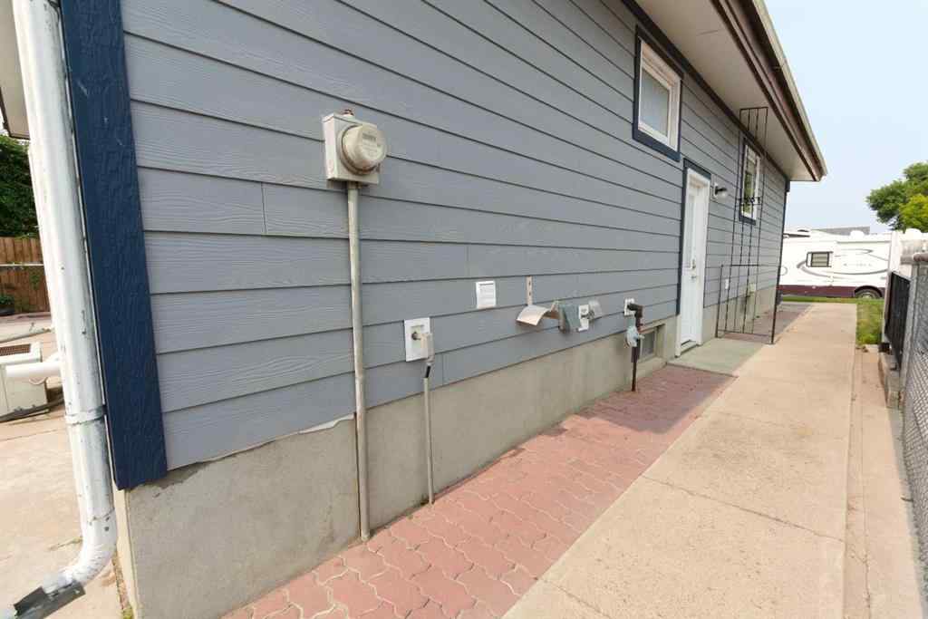 MLS® A2253799 - 1955 20 Street SE in Crestwood-Norwood Medicine Hat, Residential
