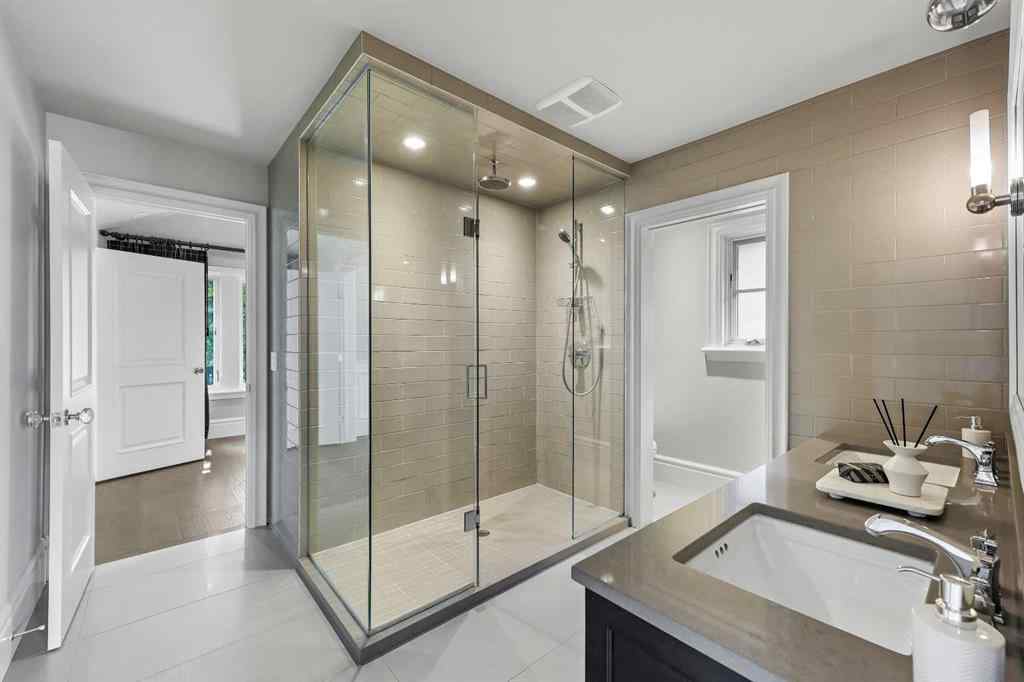 MLS® A2253807 - 420 49 Avenue SW in Elboya Calgary, Residential