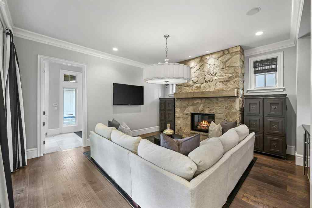 MLS® A2253807 - 420 49 Avenue SW in Elboya Calgary, Residential