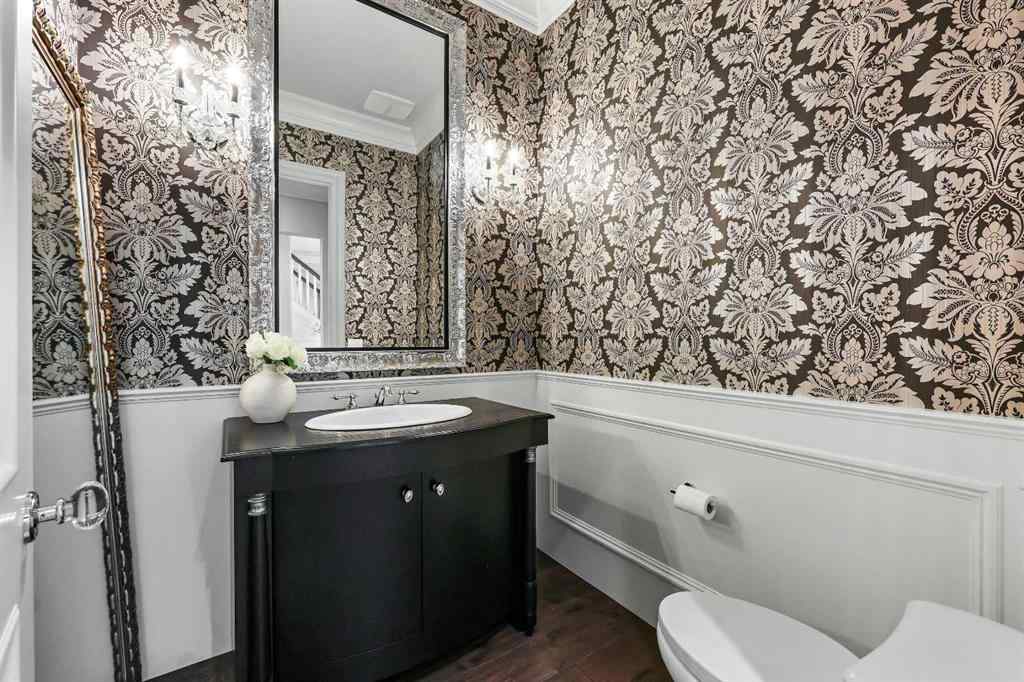 MLS® A2253807 - 420 49 Avenue SW in Elboya Calgary, Residential