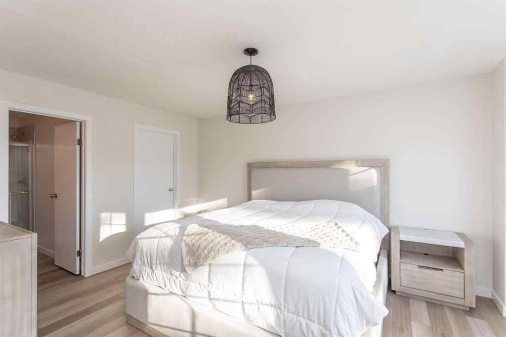 MLS® A2253810 - 10 Pickwick Lane  in English Estates Lacombe, Residential