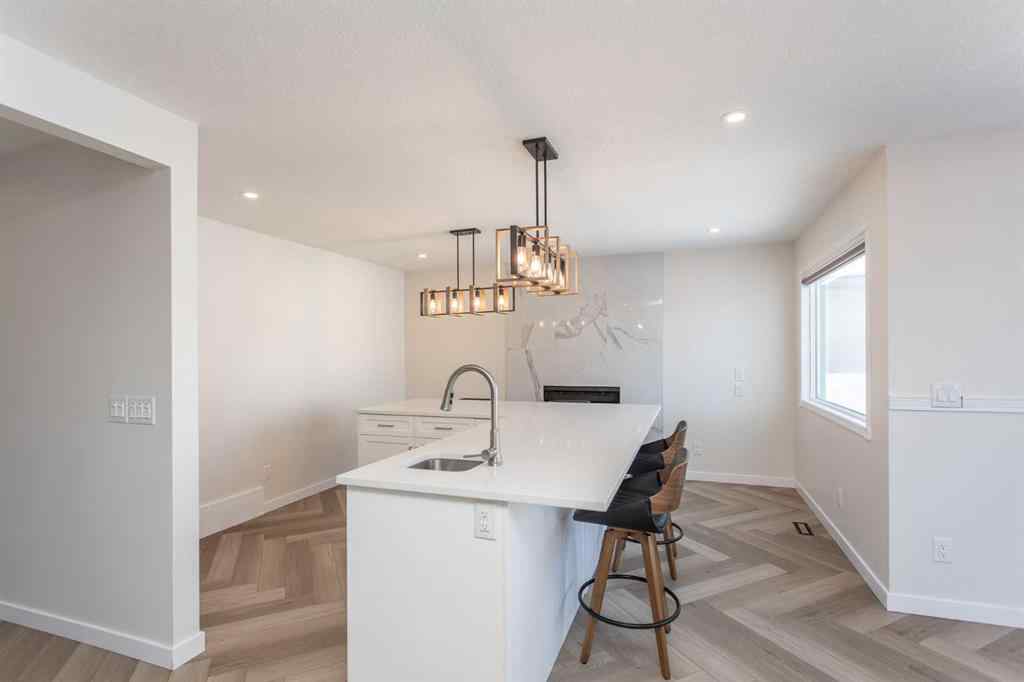 MLS® A2253810 - 10 Pickwick Lane  in English Estates Lacombe, Residential