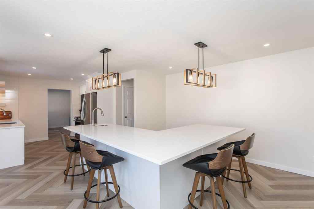 MLS® A2253810 - 10 Pickwick Lane  in English Estates Lacombe, Residential