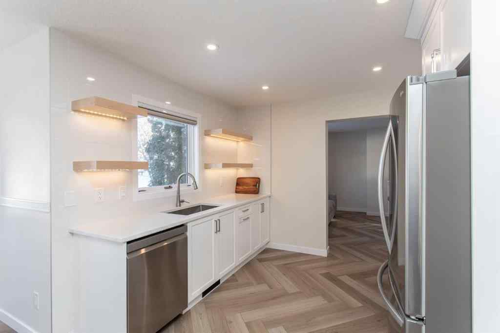 MLS® A2253810 - 10 Pickwick Lane  in English Estates Lacombe, Residential