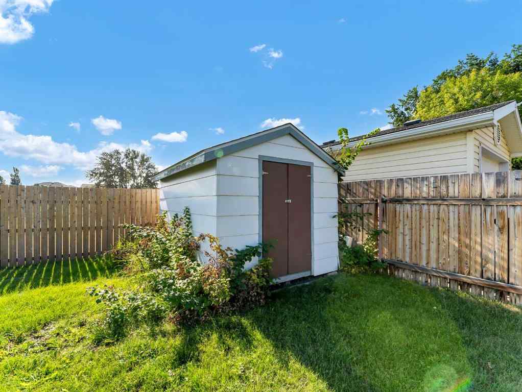 MLS® A2253812 - 306 Seven Persons Drive SW in SW Southridge Medicine Hat, Residential
