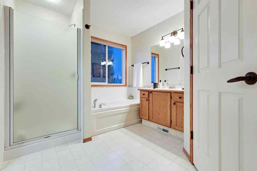 MLS® A2253826 - 4 Lloyd Crescent NE in NONE Langdon, Residential
