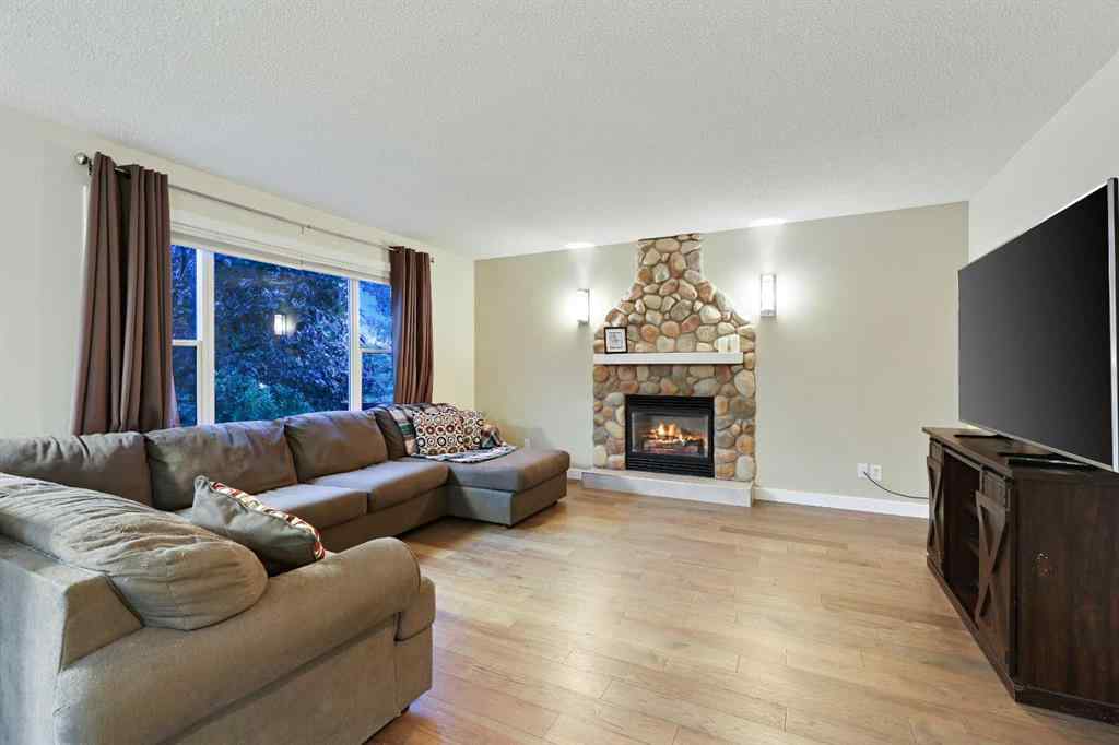 MLS® A2253826 - 4 Lloyd Crescent NE in NONE Langdon, Residential