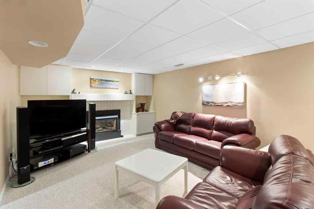 MLS® A2253838 - 39 Woodgreen Drive SW in Woodlands Calgary, Residential