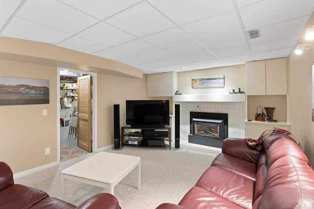 MLS® A2253838 - 39 Woodgreen Drive SW in Woodlands Calgary, Residential
