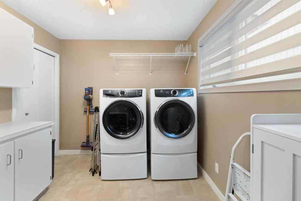 MLS® A2253838 - 39 Woodgreen Drive SW in Woodlands Calgary, Residential