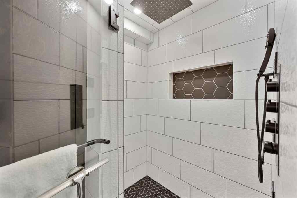 MLS® A2253848 - 3224 Conrad Drive NW in Charleswood Calgary, Residential