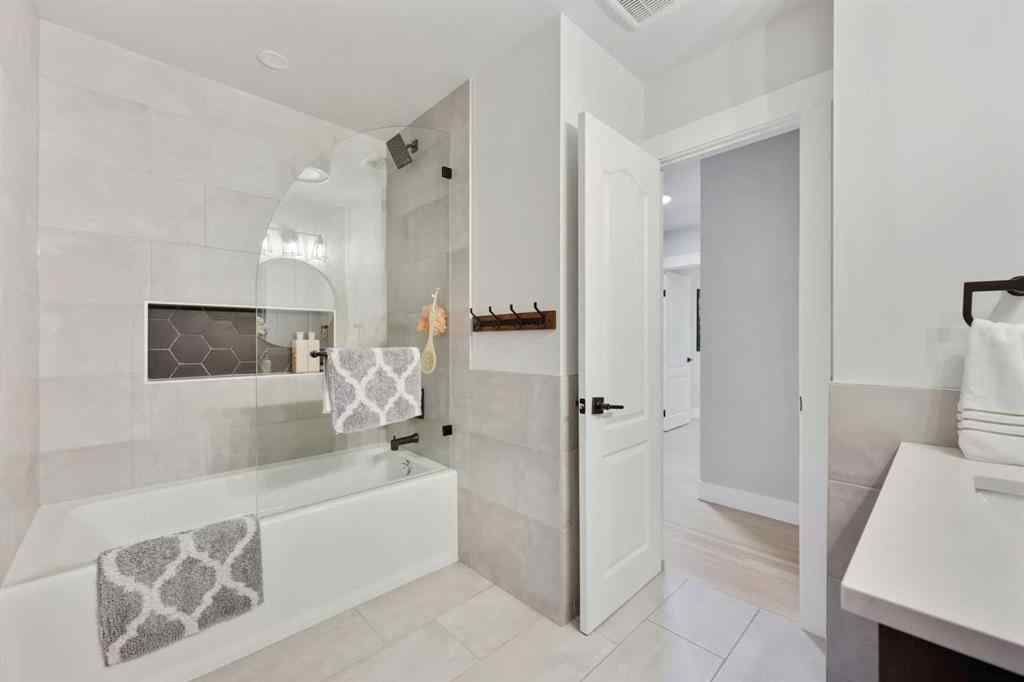 MLS® A2253848 - 3224 Conrad Drive NW in Charleswood Calgary, Residential