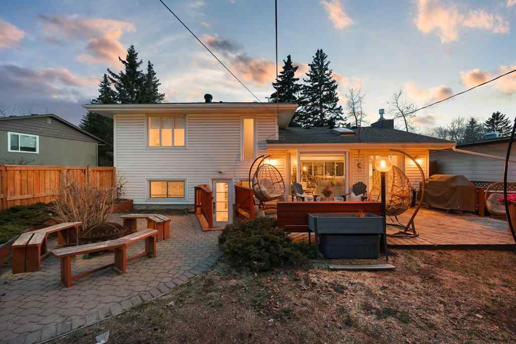 MLS® A2253848 - 3224 Conrad Drive NW in Charleswood Calgary, Residential