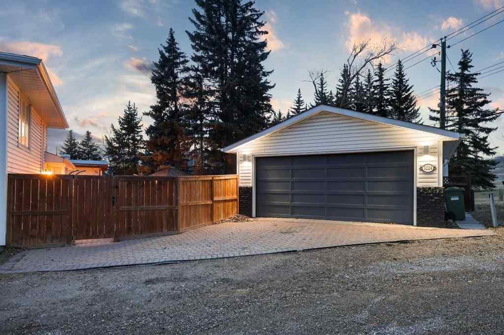 MLS® A2253848 - 3224 Conrad Drive NW in Charleswood Calgary, Residential