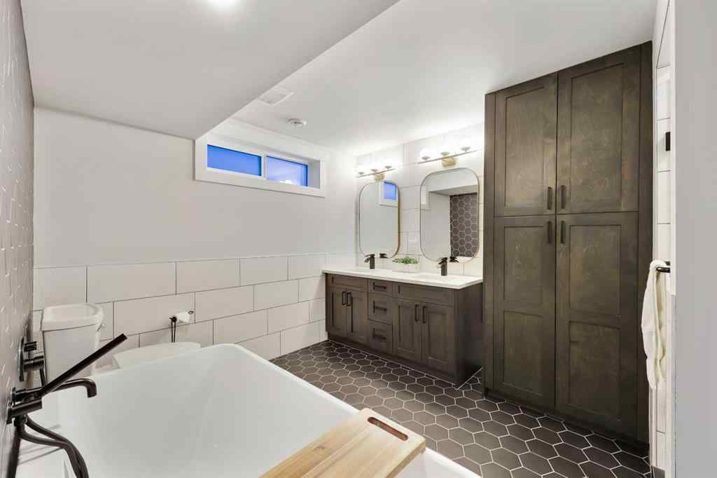 MLS® A2253848 - 3224 Conrad Drive NW in Charleswood Calgary, Residential