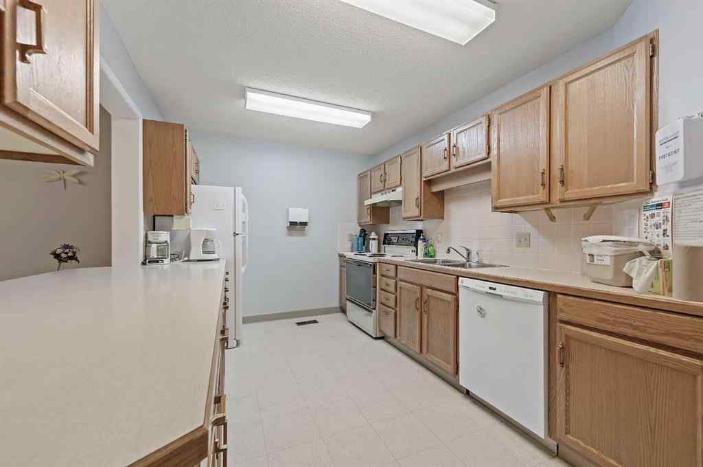 MLS® A2253877 - 22 Sandarac Circle NW in Sandstone Valley Calgary, Residential
