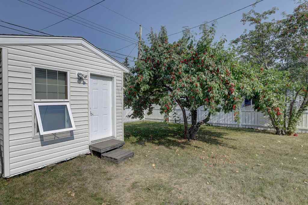 MLS® A2253906 - 10132 93 Avenue  in Swanavon Grande Prairie, Residential