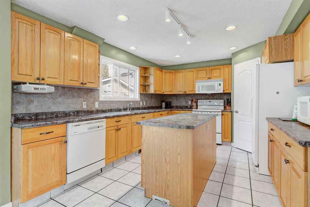 MLS® A2253906 - 10132 93 Avenue  in Swanavon Grande Prairie, Residential
