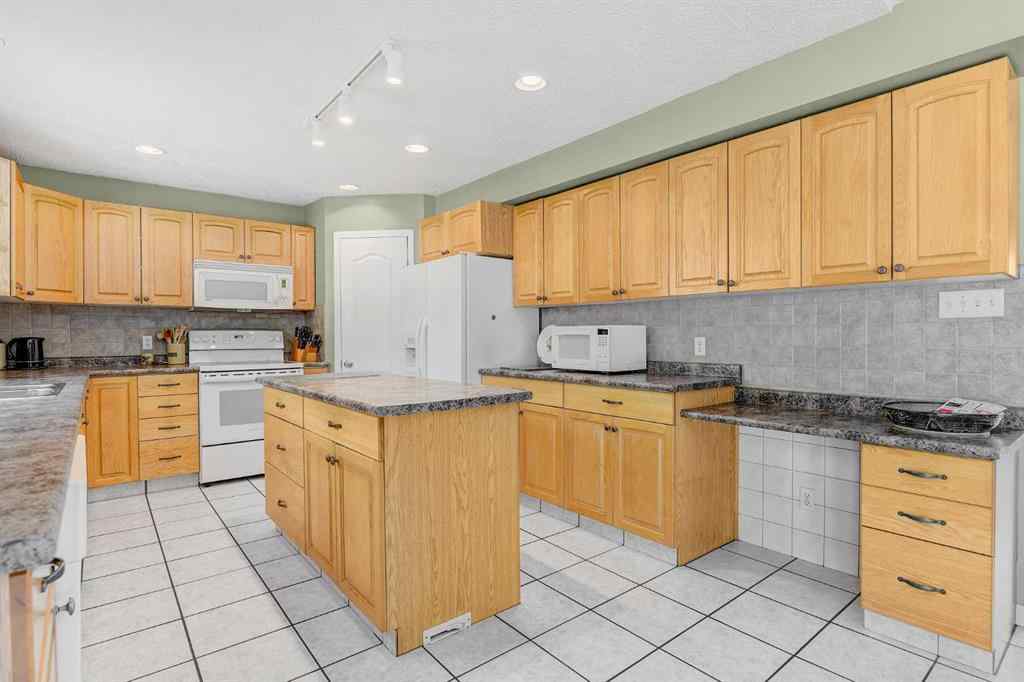 MLS® A2253906 - 10132 93 Avenue  in Swanavon Grande Prairie, Residential