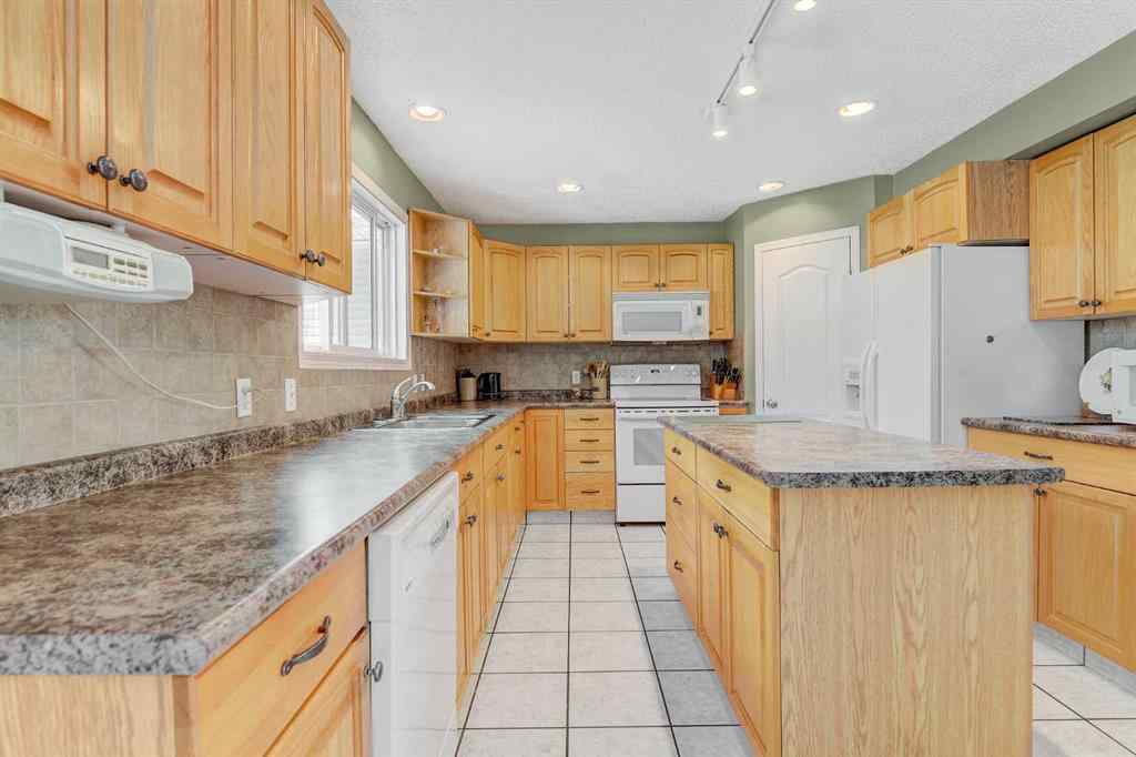 MLS® A2253906 - 10132 93 Avenue  in Swanavon Grande Prairie, Residential