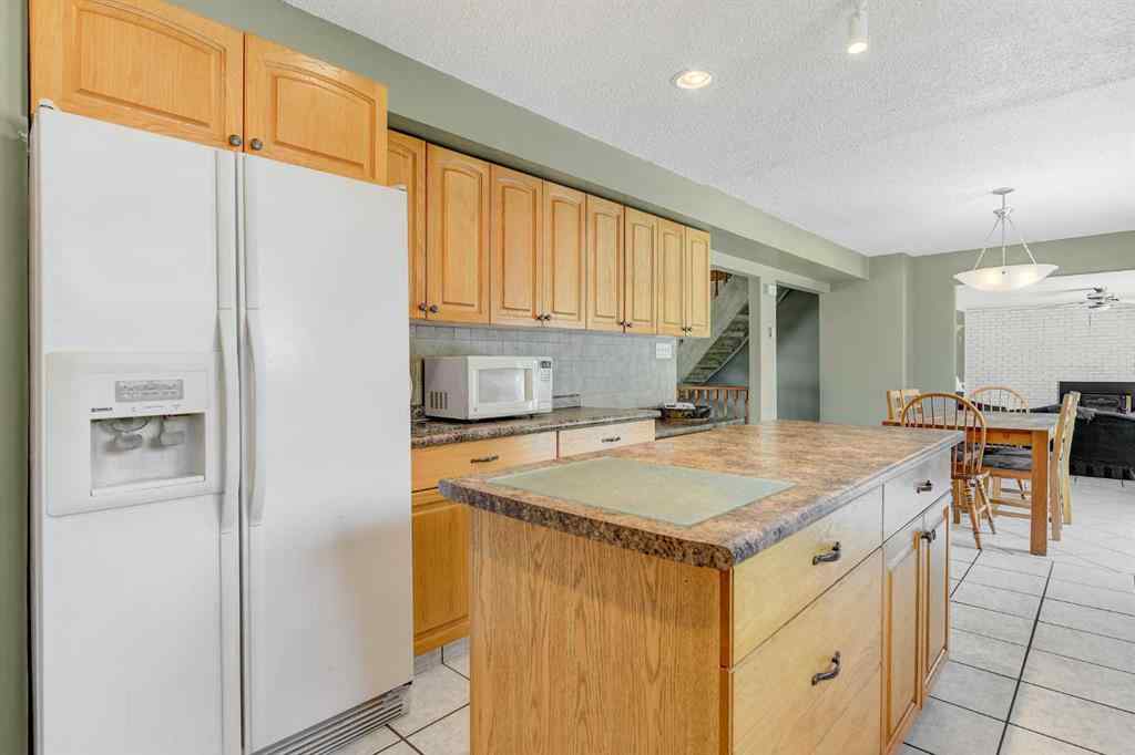 MLS® A2253906 - 10132 93 Avenue  in Swanavon Grande Prairie, Residential