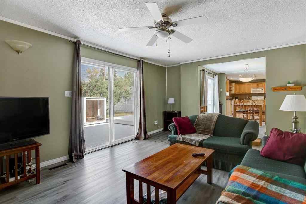 MLS® A2253906 - 10132 93 Avenue  in Swanavon Grande Prairie, Residential