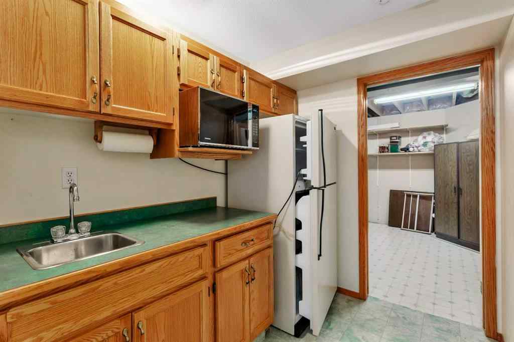 MLS® A2253927 - 21 Dunn Close  in Deer Park Village Red Deer, Residential