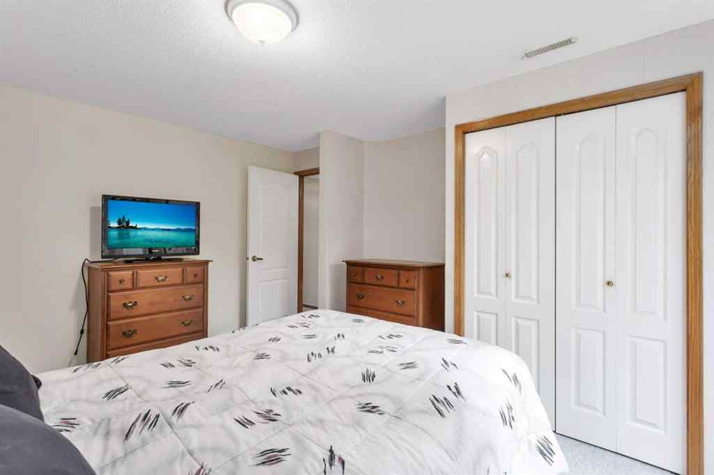 MLS® A2253927 - 21 Dunn Close  in Deer Park Village Red Deer, Residential