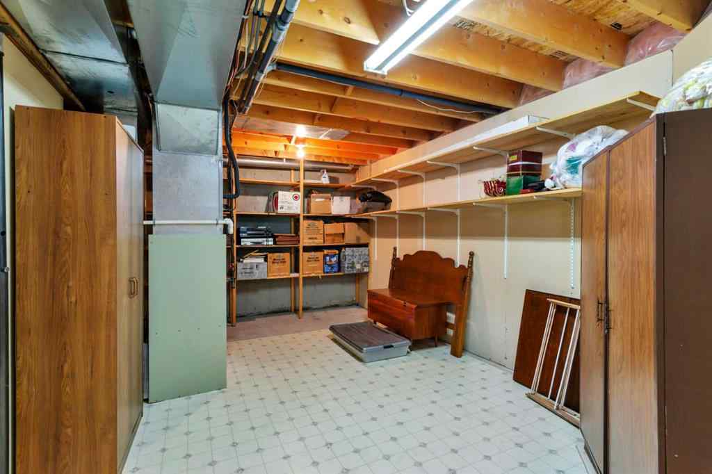 MLS® A2253927 - 21 Dunn Close  in Deer Park Village Red Deer, Residential