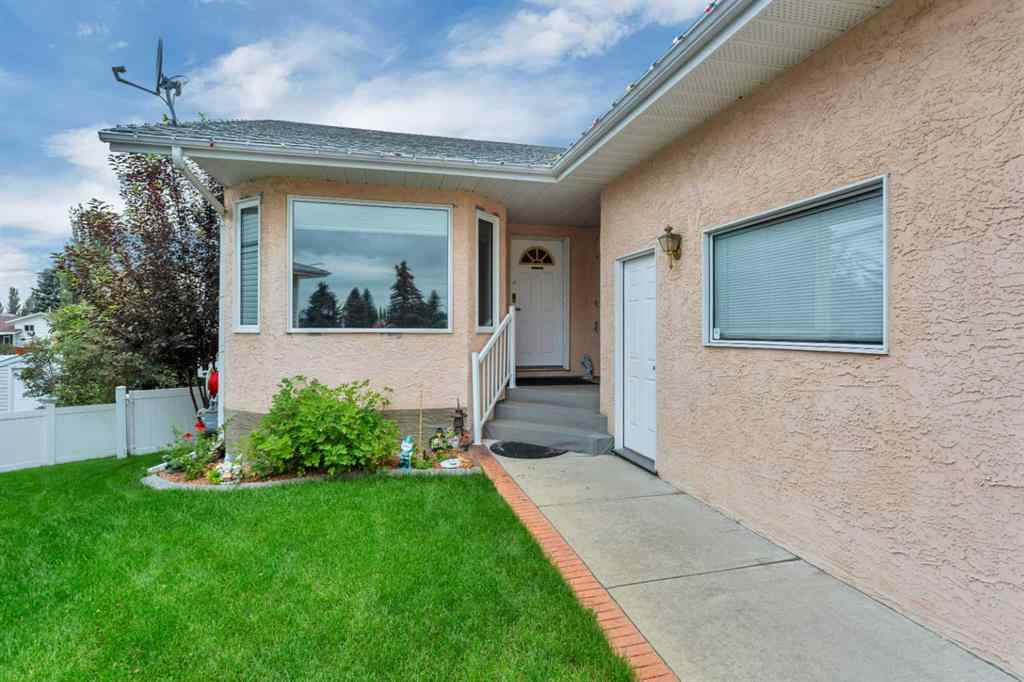 MLS® A2253927 - 21 Dunn Close  in Deer Park Village Red Deer, Residential