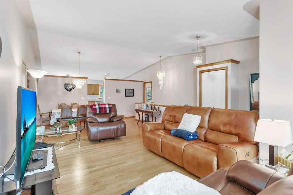 MLS® A2253927 - 21 Dunn Close  in Deer Park Village Red Deer, Residential