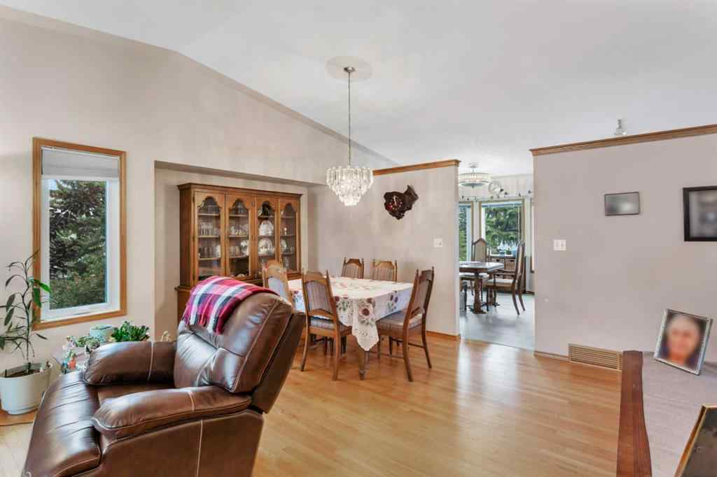 MLS® A2253927 - 21 Dunn Close  in Deer Park Village Red Deer, Residential