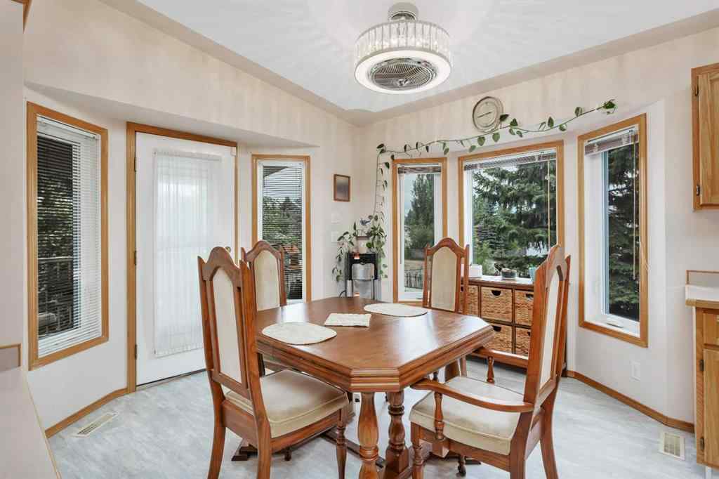 MLS® A2253927 - 21 Dunn Close  in Deer Park Village Red Deer, Residential