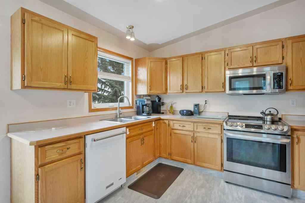 MLS® A2253927 - 21 Dunn Close  in Deer Park Village Red Deer, Residential