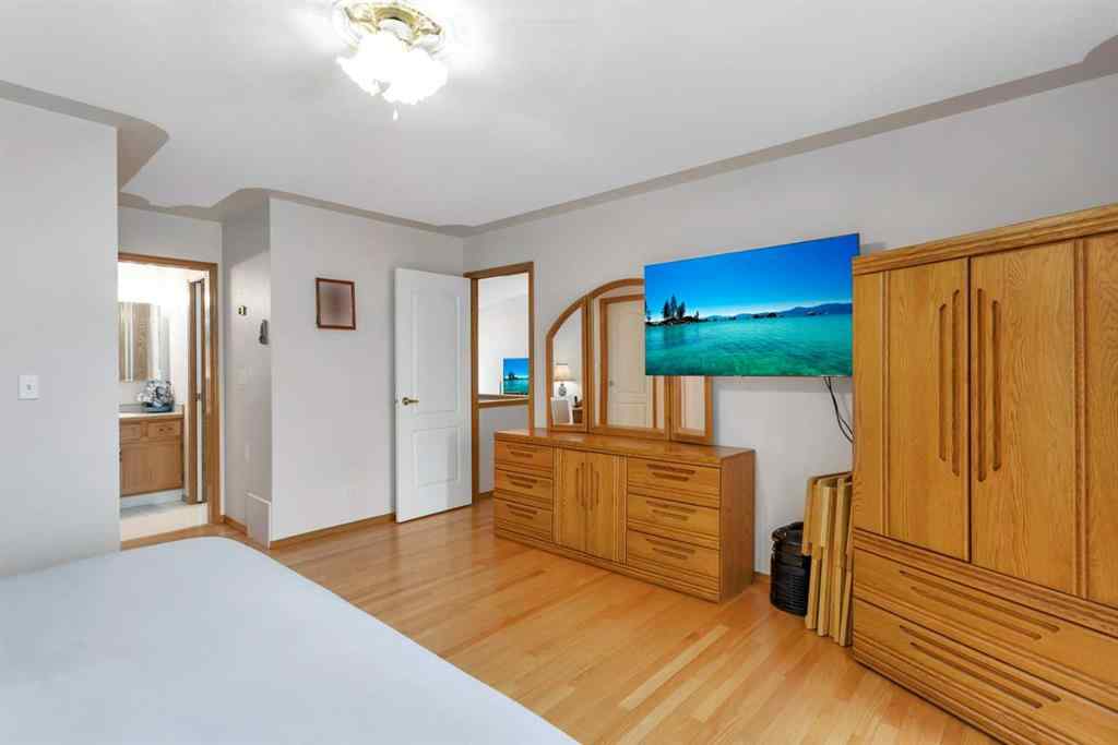 MLS® A2253927 - 21 Dunn Close  in Deer Park Village Red Deer, Residential