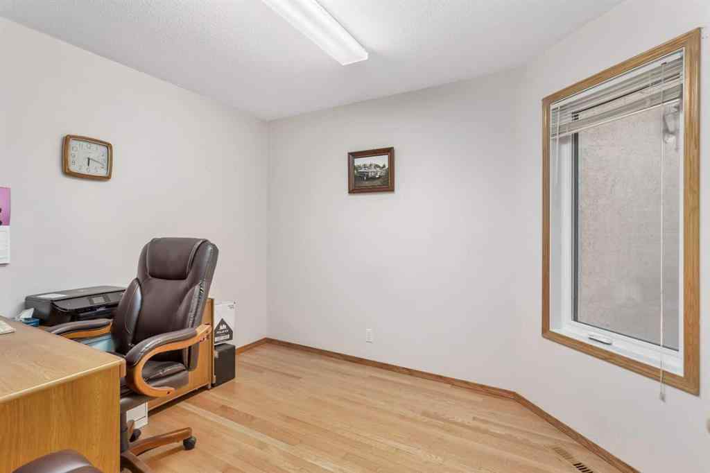 MLS® A2253927 - 21 Dunn Close  in Deer Park Village Red Deer, Residential