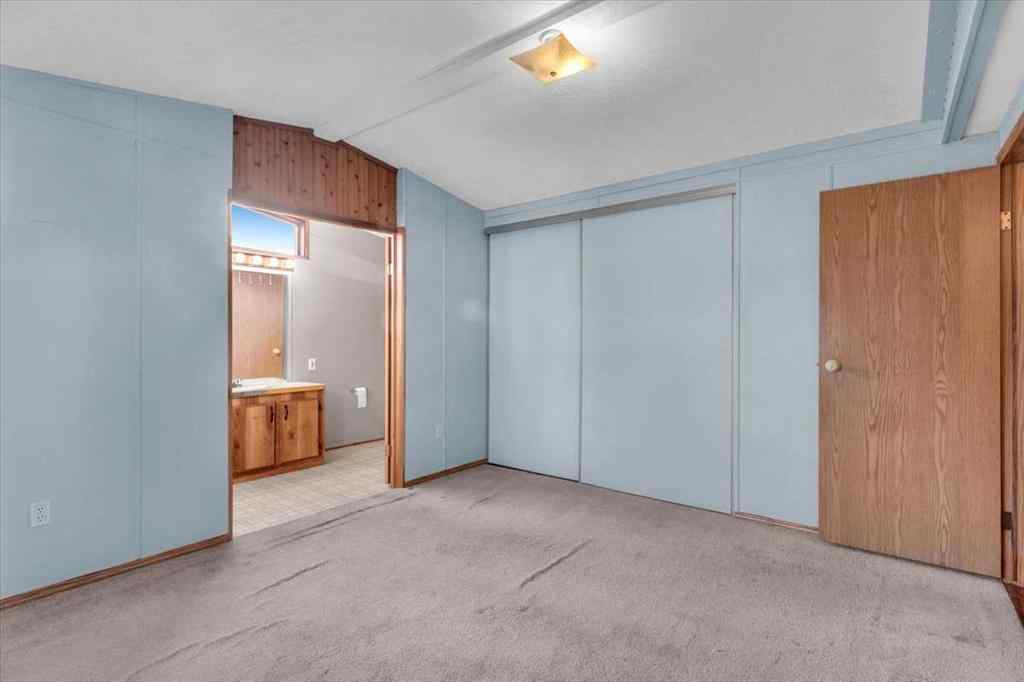 MLS® A2253934 - 294 Burroughs Circle NE in Montgomery Calgary, Mobile