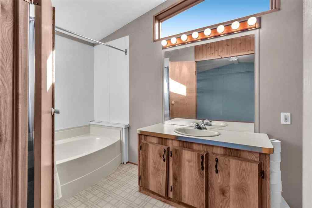MLS® A2253934 - 294 Burroughs Circle NE in Montgomery Calgary, Mobile