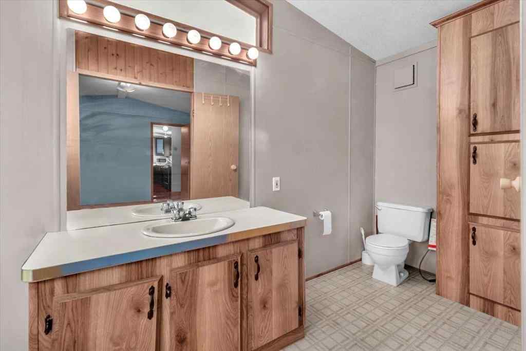 MLS® A2253934 - 294 Burroughs Circle NE in Montgomery Calgary, Mobile