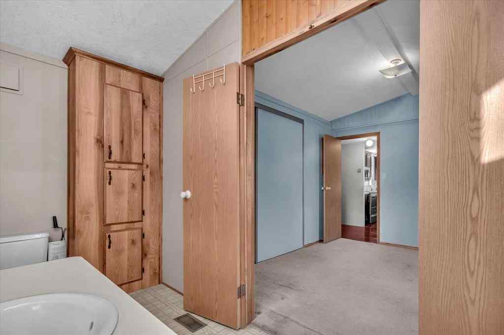 MLS® A2253934 - 294 Burroughs Circle NE in Montgomery Calgary, Mobile