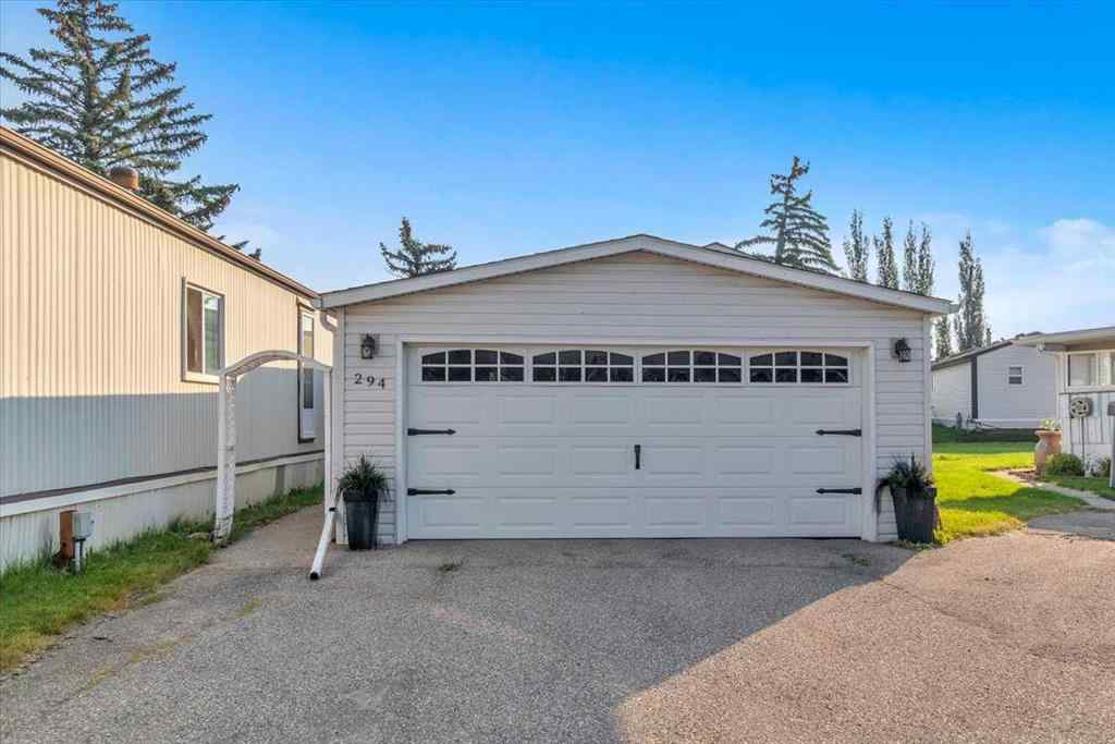 MLS® A2253934 - 294 Burroughs Circle NE in Montgomery Calgary, Mobile