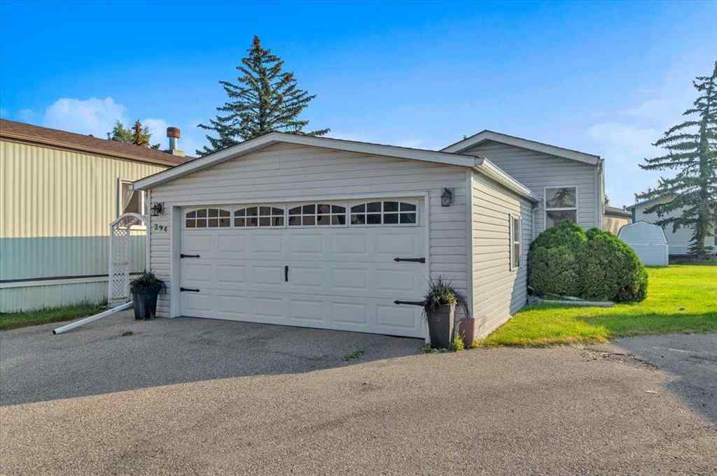 MLS® A2253934 - 294 Burroughs Circle NE in Montgomery Calgary, Mobile