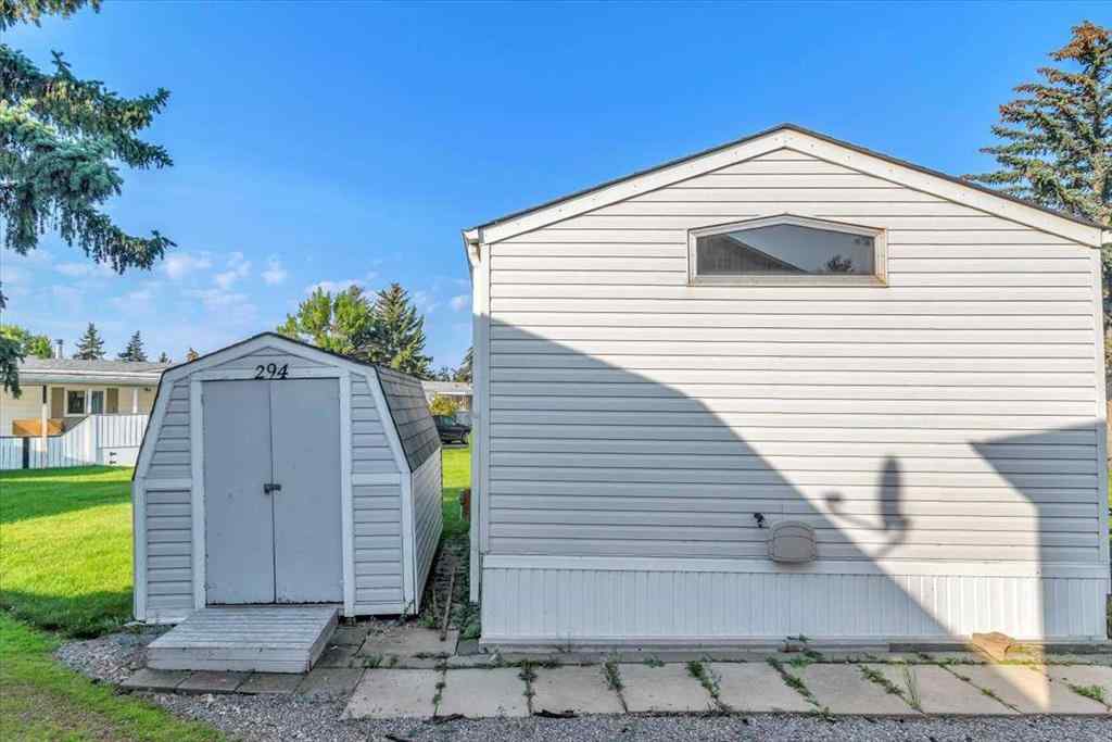 MLS® A2253934 - 294 Burroughs Circle NE in Montgomery Calgary, Mobile