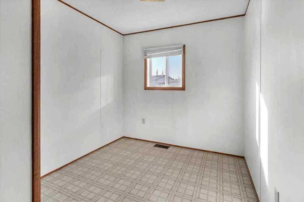 MLS® A2253934 - 294 Burroughs Circle NE in Montgomery Calgary, Mobile
